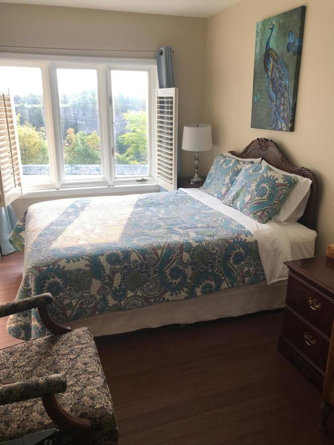 Bed and Breakfast Butterfly Manor Ніагара-Фоллс Екстер'єр фото